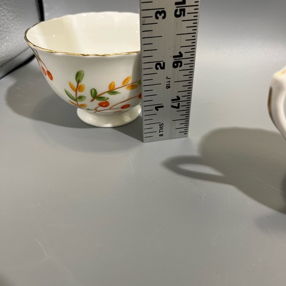 Vintage Delphine Sugar Bowl & Individual creamer. piece set.Bone china England. - Picture 10 of 16